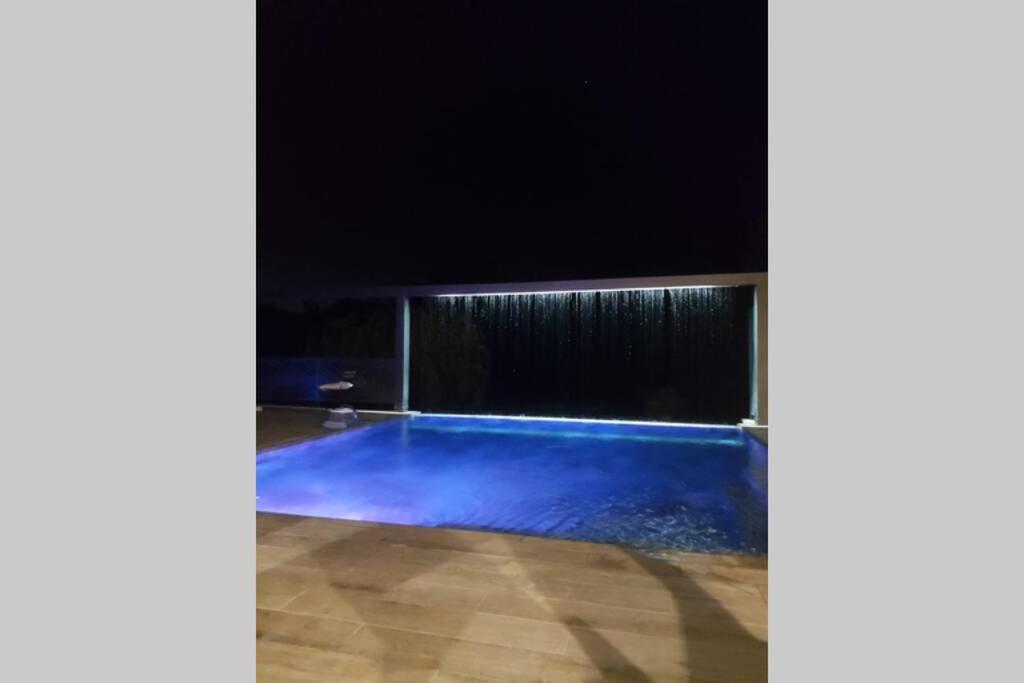 Un Petit Coin De Bali Avec Spa Et Piscine Prives Карпантра Экстерьер фото